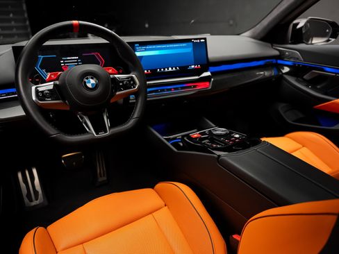 Used 2025 BMW M5 w/ M Driver's Package AWD/4WD image 2
