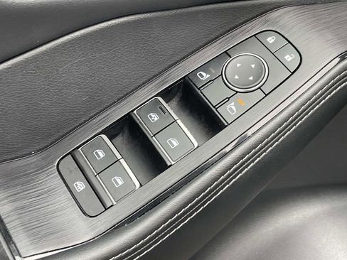 Used 2021 Nissan Rogue SL image 18