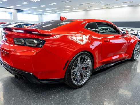 Used 2017 Chevrolet Camaro ZL1 RWD image 4