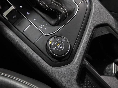 Certified 2021 Volkswagen Tiguan SE image 15