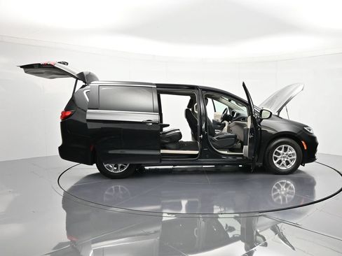 Certified 2023 Chrysler Pacifica Touring-L FWD image 49