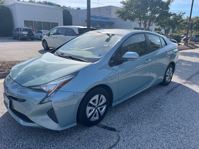 Used 2018 Toyota Prius Two w/ Prius Two Safety Plus Package FWD image 2