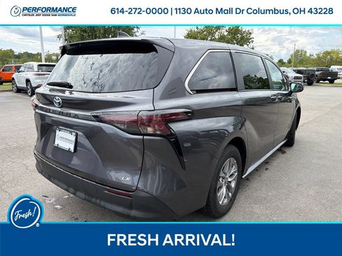 Used 2025 Toyota Sienna LE FWD image 10
