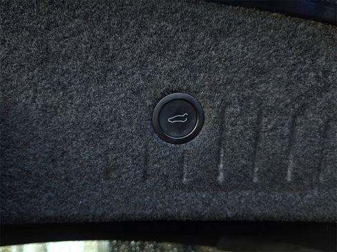 Used 2022 Tesla Model S image 33