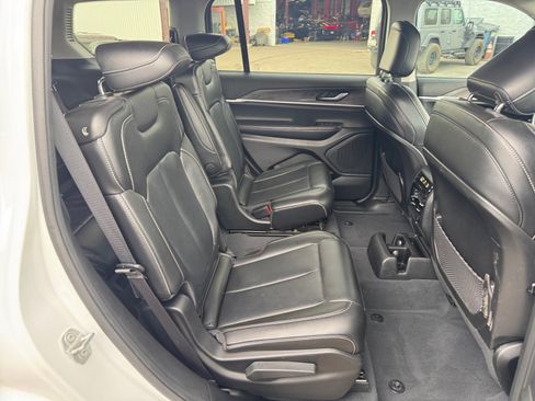 Used 2023 Jeep Grand Cherokee L Limited w/ Black Appearance Package AWD/4WD image 32