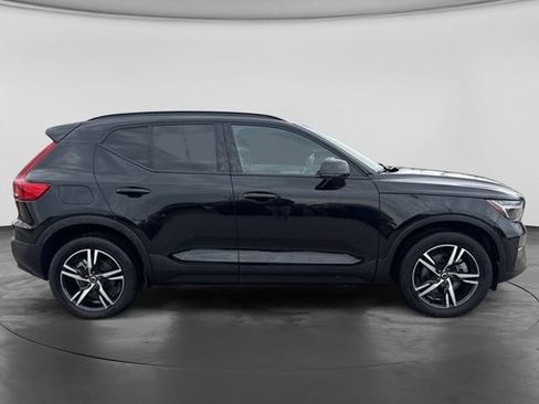 Used 2024 Volvo XC40 B5 Core AWD/4WD image 4
