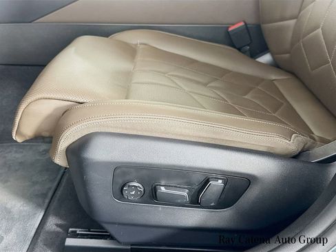 Used 2024 BMW 540i xDrive w/ Premium Package image 20