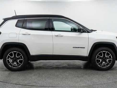 Used 2025 Jeep Compass Trailhawk image 11