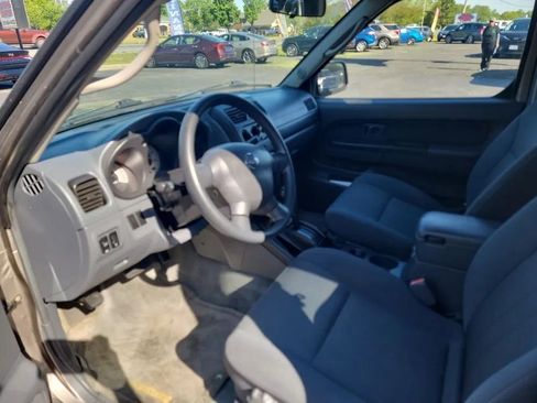 Used 2004 Nissan Frontier S/C AWD/4WD image 7