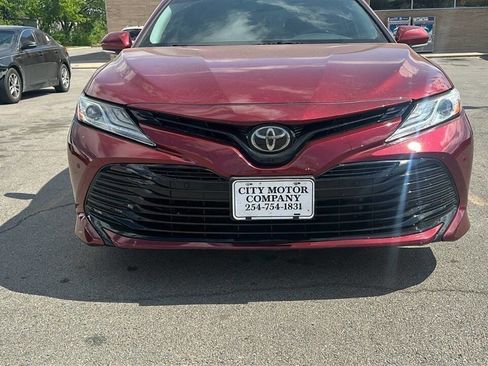 Used 2018 Toyota Camry XLE image 5