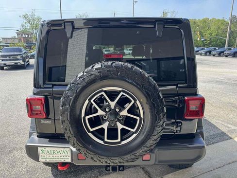 Used 2025 Jeep Wrangler Unlimited Rubicon w/ Convenience Group AWD/4WD image 41