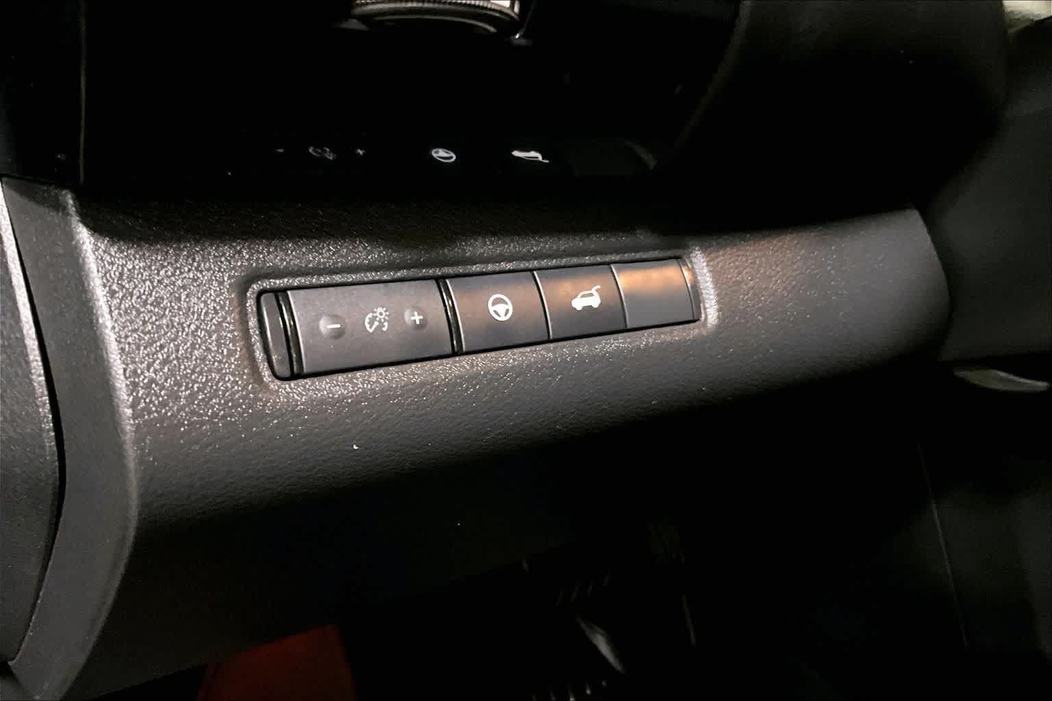 Used 2025 Nissan Pathfinder SV AWD/4WD image 32