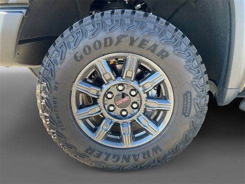 Used 2025 GMC Sierra 1500 AT4X image 13
