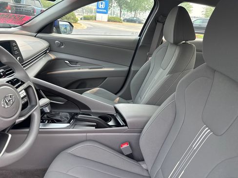 Certified 2023 Hyundai Elantra SEL FWD image 12