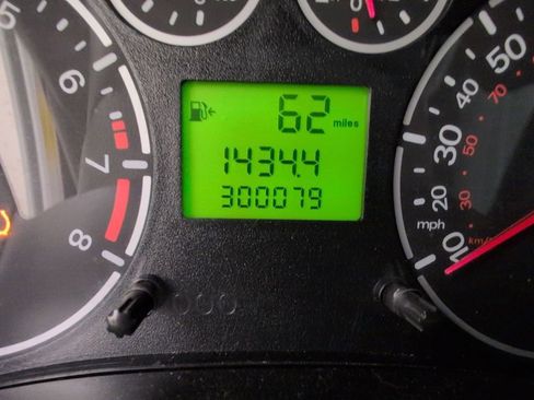 Used 2011 Ford Transit Connect XLT image 26