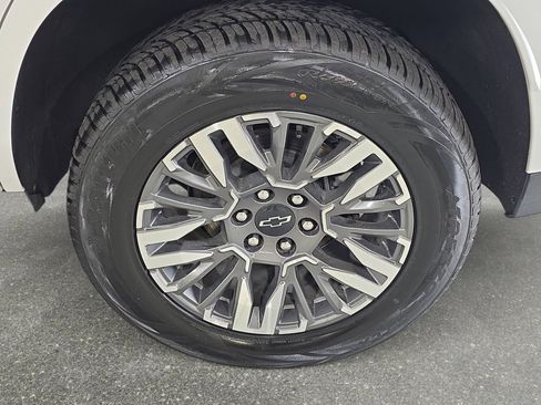 Used 2025 Chevrolet Tahoe Z71 AWD/4WD image 31