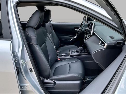 Used 2026 Toyota Corolla Cross XLE FWD image 9