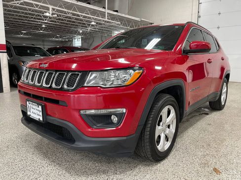Used 2017 Jeep Compass Latitude FWD image 4