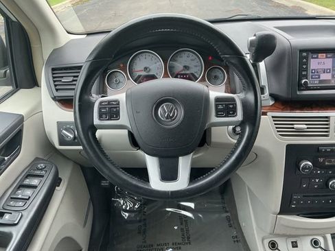 Used 2014 Volkswagen Routan SEL Premium FWD image 14