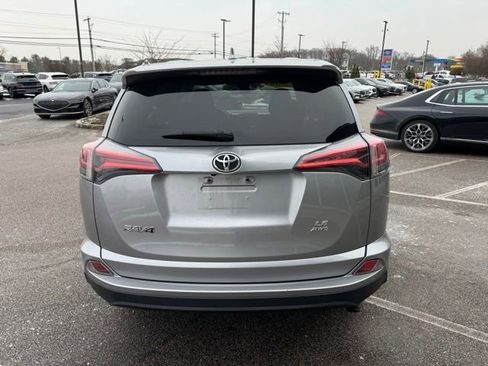 Used 2018 Toyota RAV4 LE image 8