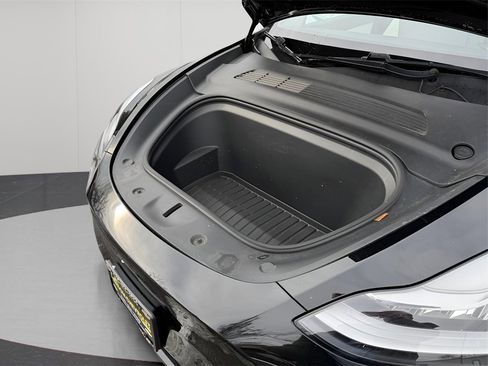 Used 2020 Tesla Model Y Long Range image 25