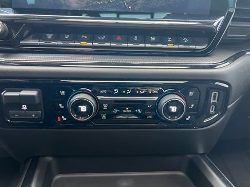 Used 2024 Chevrolet Silverado 2500 ZR2 w/ Technology Package image 15