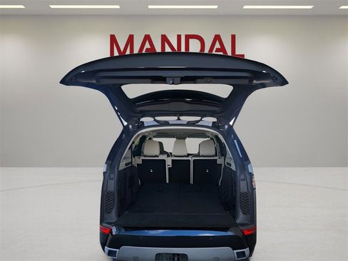 Used 2020 Land Rover Discovery Landmark image 24