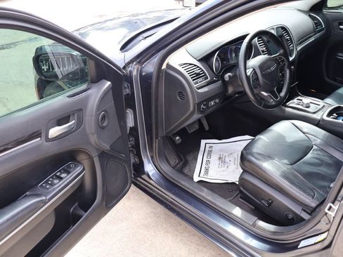 Used 2016 Chrysler 300 Limited RWD image 21
