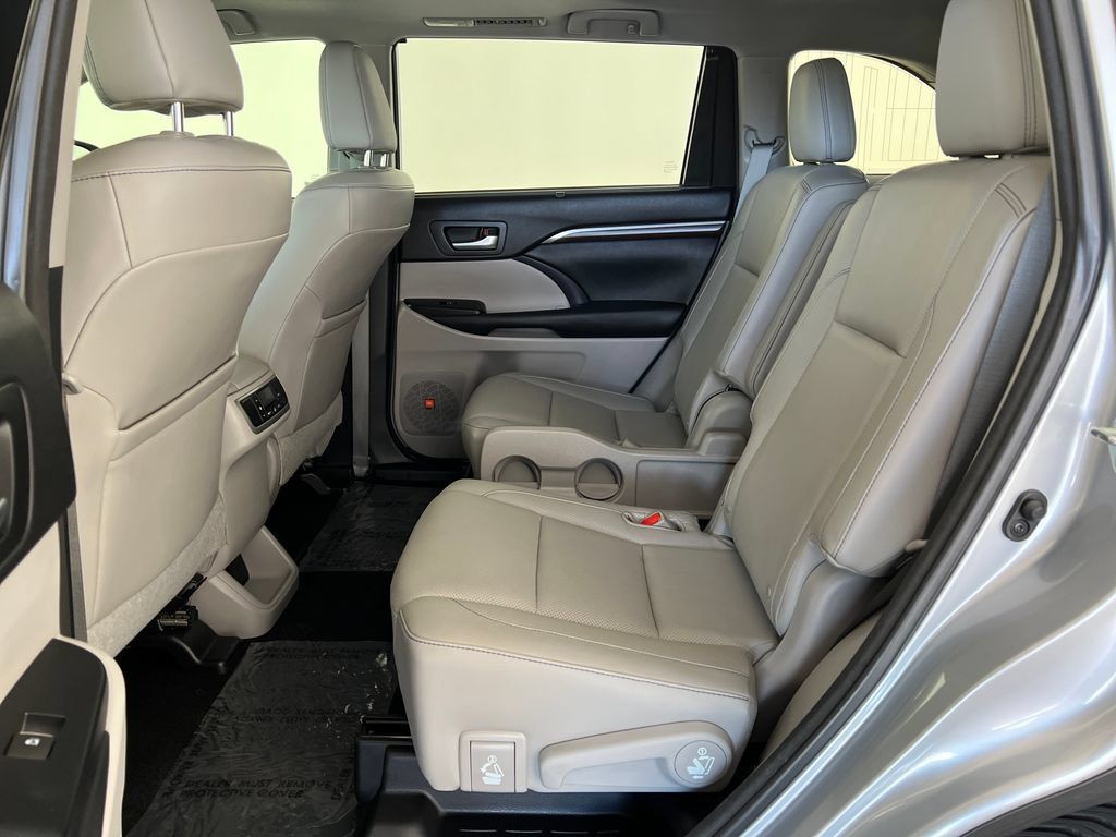 Used 2015 Toyota Highlander Limited w/ Driver Technology Package AWD/4WD image 27