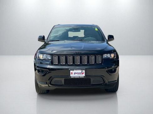 Used 2021 Jeep Grand Cherokee Laredo X AWD/4WD image 2