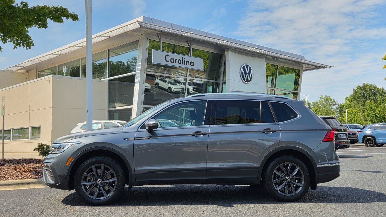 Certified 2023 Volkswagen Tiguan SE AWD/4WD image 2