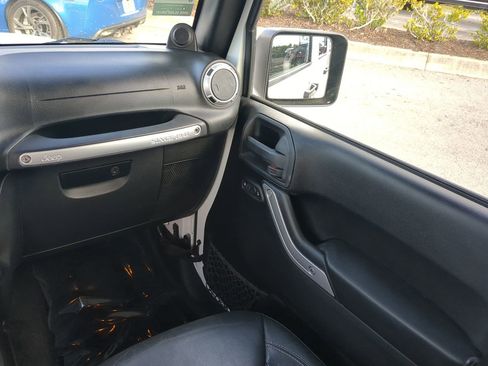 Used 2014 Jeep Wrangler Unlimited Sahara w/ Connectivity Group image 16