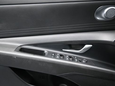 Used 2024 Hyundai Elantra SEL image 17