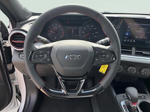 Used 2025 Chevrolet Trax RS w/ Driver Confidence Package FWD image 11