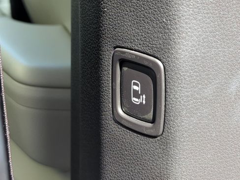 Used 2023 Kia Carnival LX FWD image 24