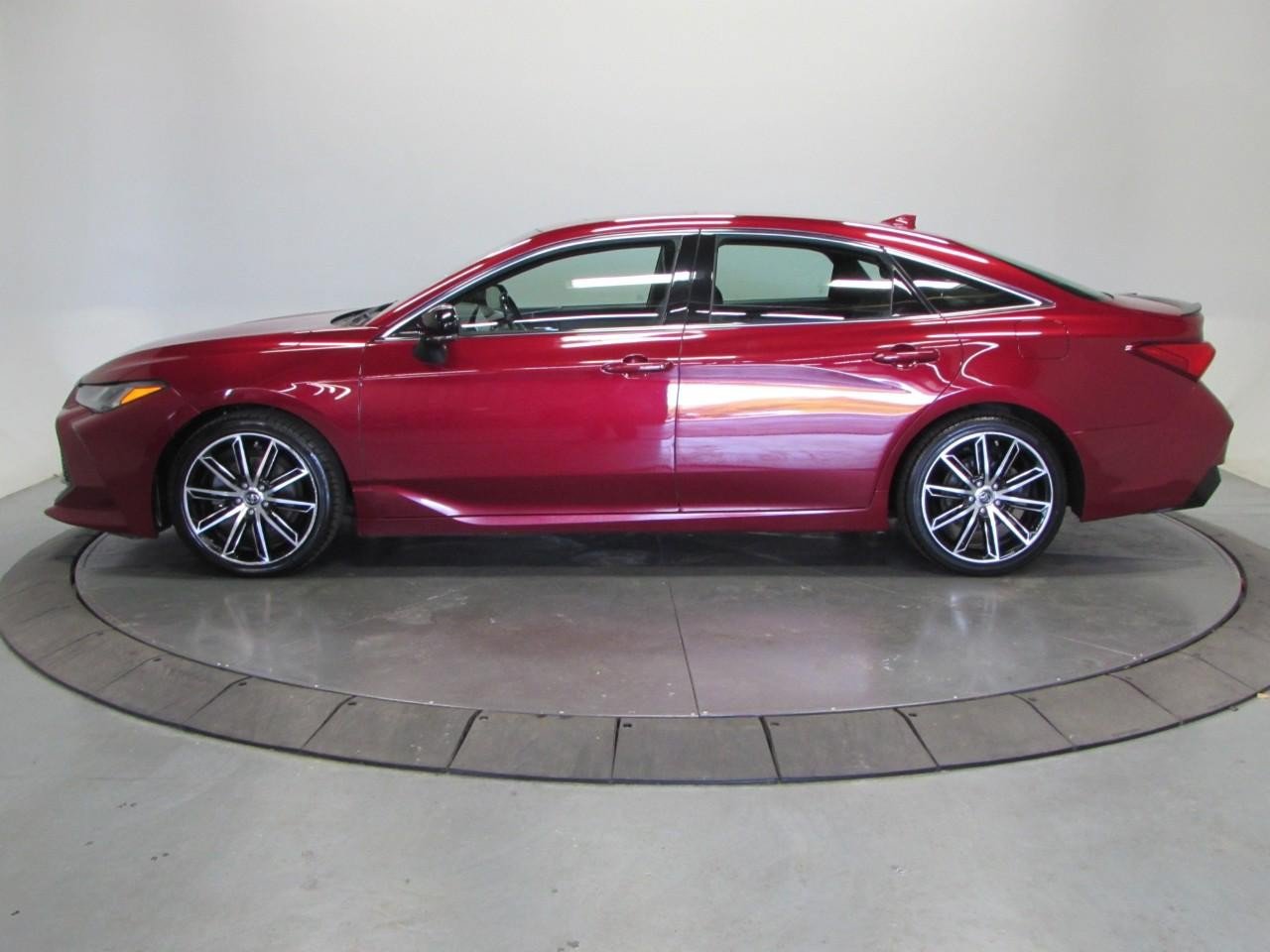 Used 2019 Toyota Avalon Touring w/ All Weather Liner Package FWD image 4