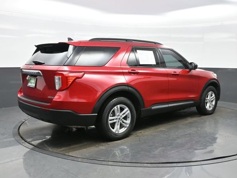 Used 2022 Ford Explorer XLT image 6