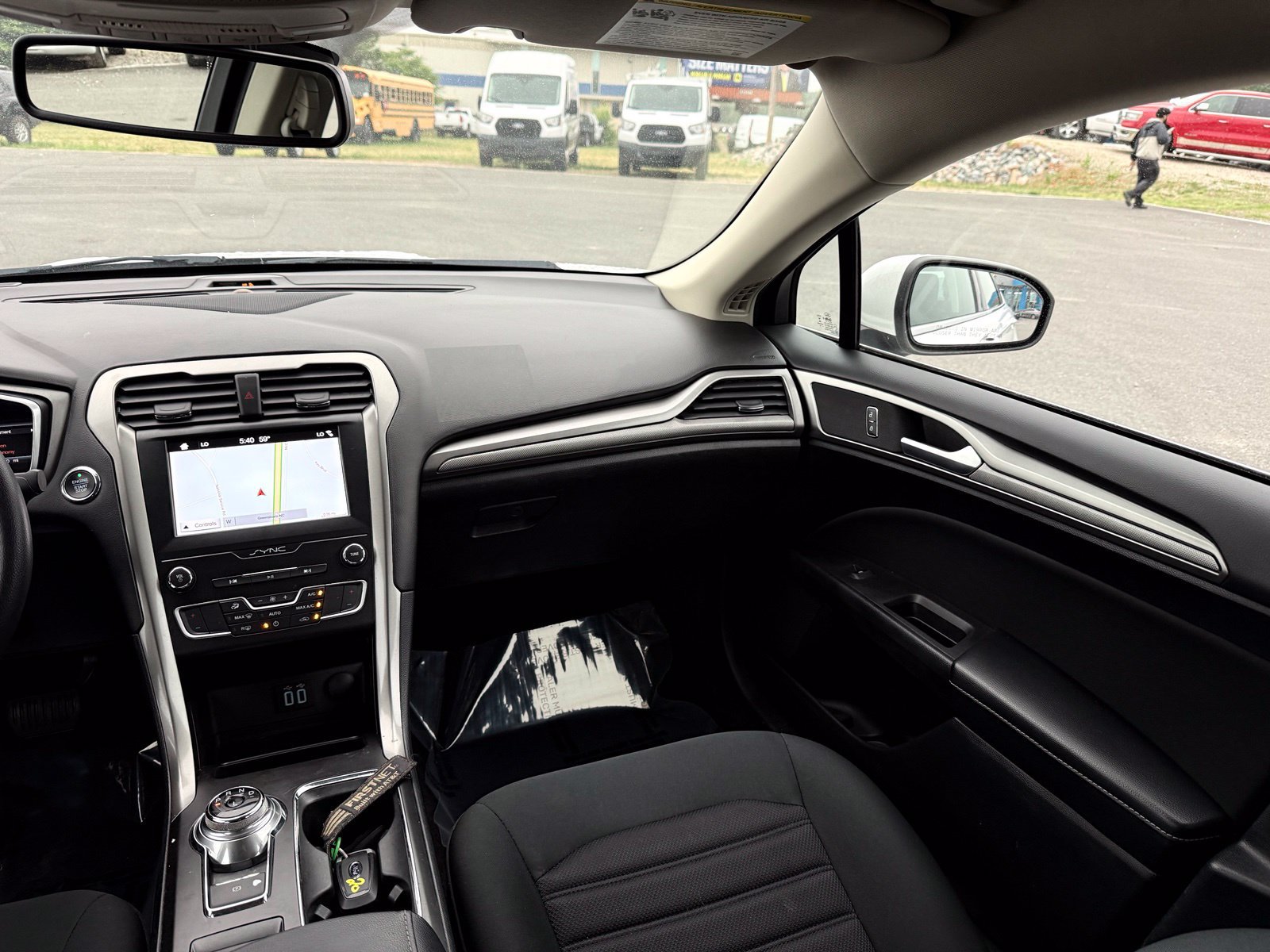 Used 2019 Ford Fusion SE FWD image 22