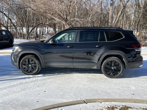 Used 2025 Volkswagen Atlas SE w/ Black Wheel Package image 7