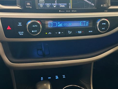Used 2018 Toyota Highlander Limited Platinum AWD/4WD image 23
