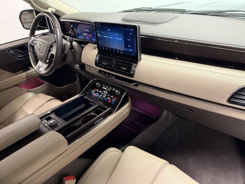 Used 2024 Lincoln Navigator Premiere image 27