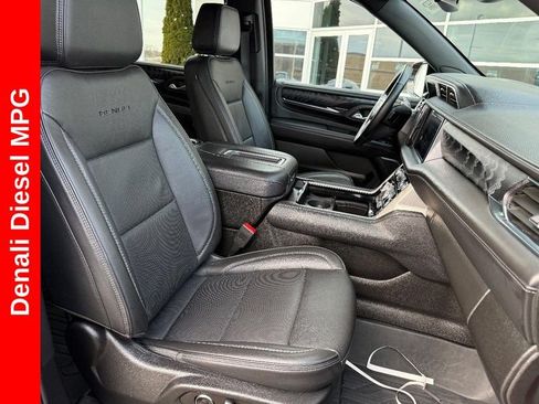 Used 2023 GMC Yukon XL Denali AWD/4WD image 11
