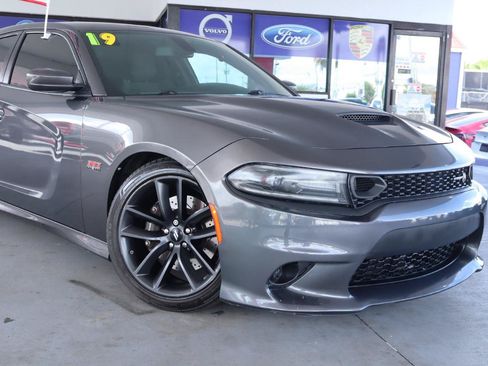 Used 2019 Dodge Charger Scat Pack RWD image 2