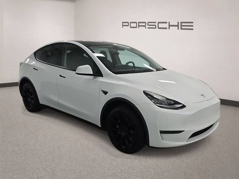 Used 2023 Tesla Model Y Long Range AWD/4WD image 7