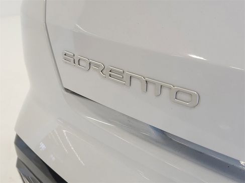 Used 2023 Kia Sorento S w/ Panoramic Sunroof Package image 8