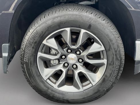 Used 2023 Chevrolet Silverado 1500 LT AWD/4WD image 18