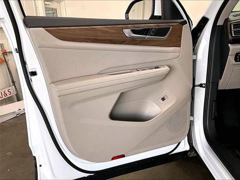 New 2026 Volkswagen Atlas SE image 24