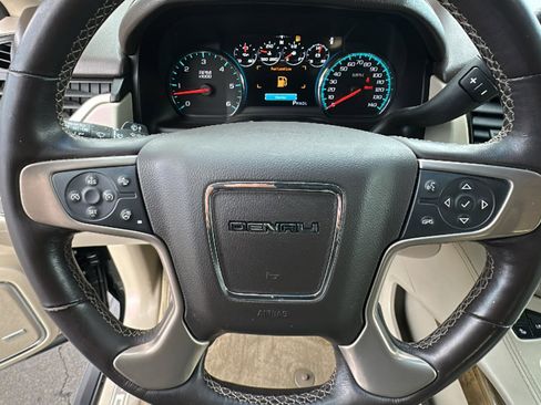 Used 2017 GMC Yukon Denali image 18