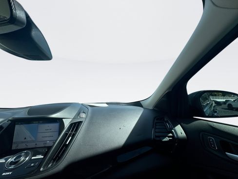 Used 2019 Ford Escape Titanium FWD image 17