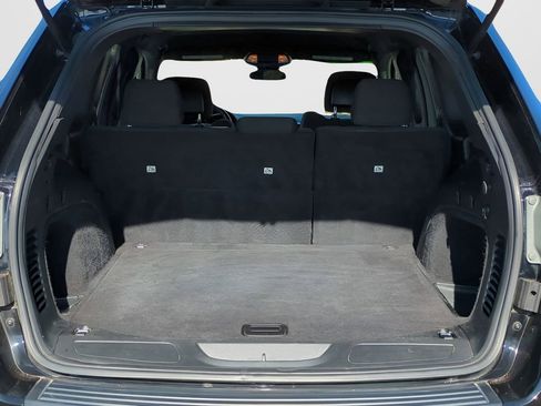 Used 2018 Jeep Grand Cherokee Laredo image 12